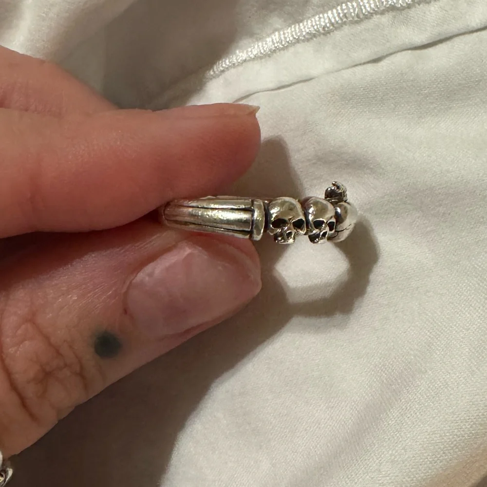 Etah Love Kiss of Death Ring Size 9